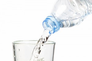水は1日どれくらい飲むべき？