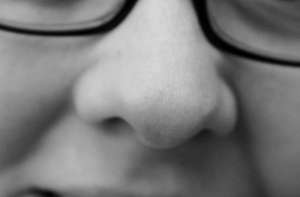 鼻の黒ずみを消す方法