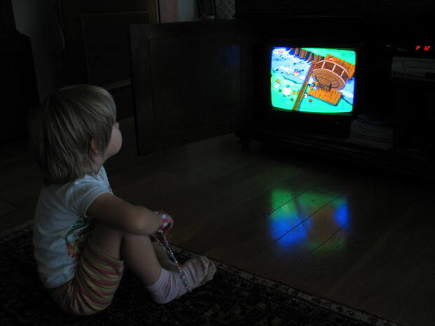 テレビを観ながら食べることの子どもへの影響