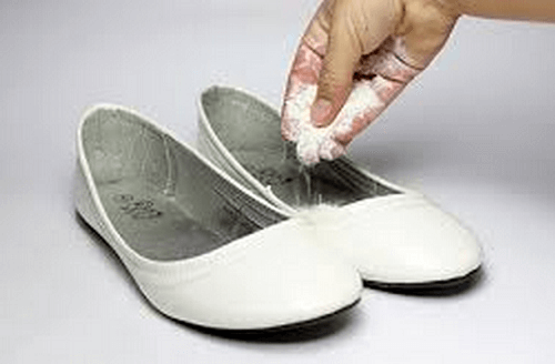 靴の嫌な臭いを消す7つの方法
