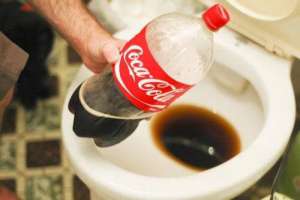 飲む以外に使える!/コカコーラの利用方法13