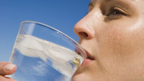 4-水を飲む