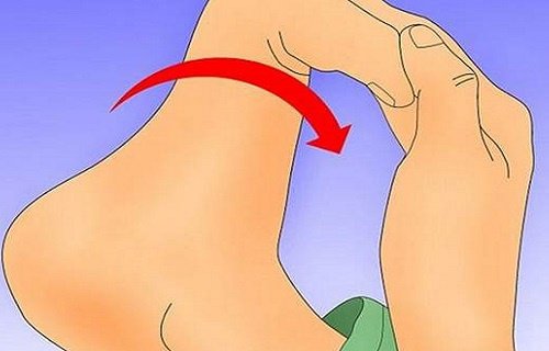 足がつるのを止めるには