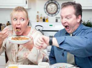 朝食を抜くと体重が増える原因に!