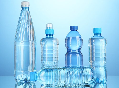 ペットボトルの水
