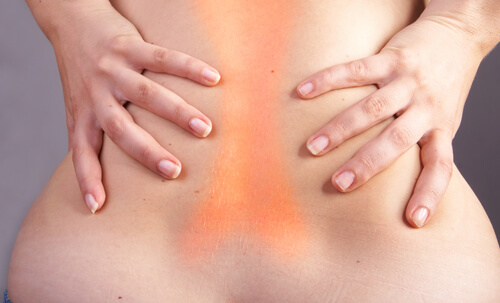 背中のけいれん