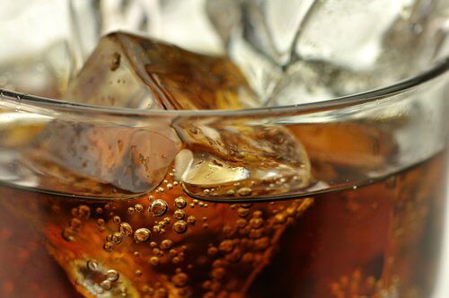 ダイエット炭酸飲料でウエストが太くなるってホント??