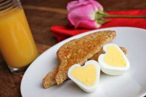 卵をハート型にする方法