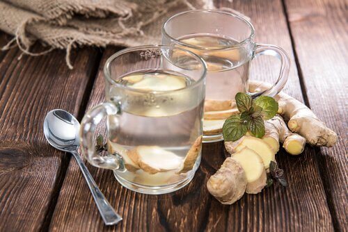 喉の痛みを和らげる飲み物