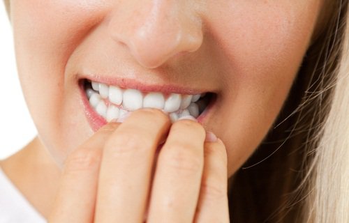 chewing-nails