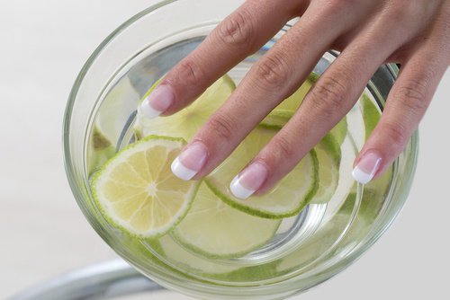 2-whiten-nails