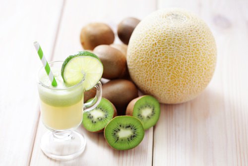 Jugo-de-kiwi-y-melón-500x334
