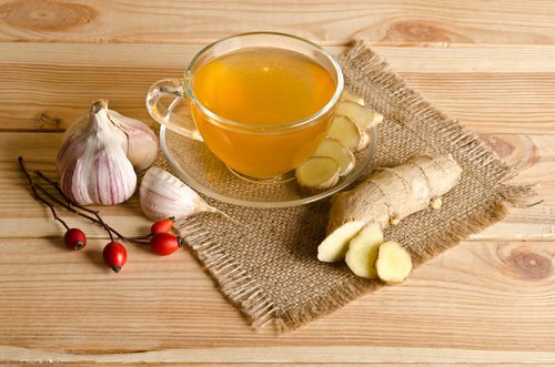 Receta-para-preparar-una-infusión-de-ajo-y-jengibre-500x331