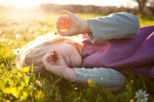 2-girl-in-sun