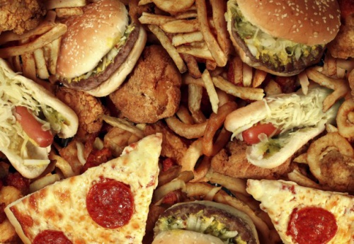6-razones-para-no-comer-comida-chatarra-1-500x345