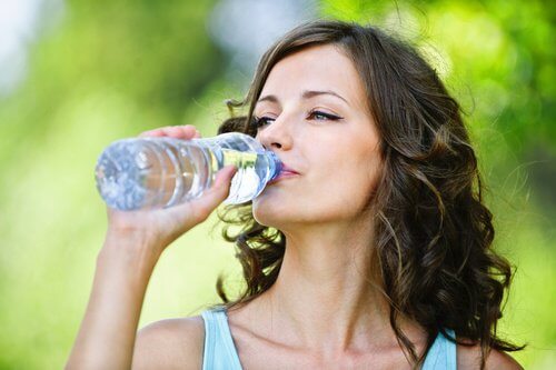水を飲む　甲状腺機能低下症