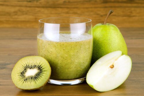 Pear-kiwi-and-linseed-smoothie