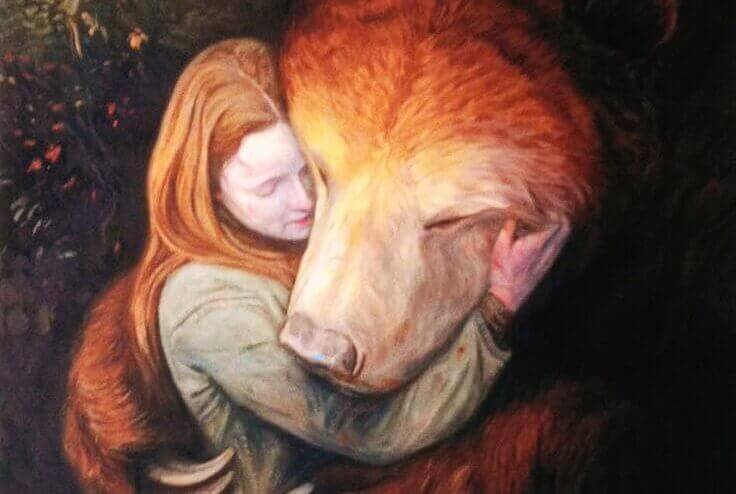 クマと女性