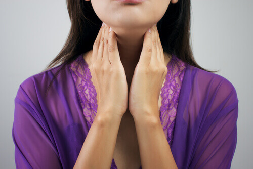 woman-with-thyroid-problem