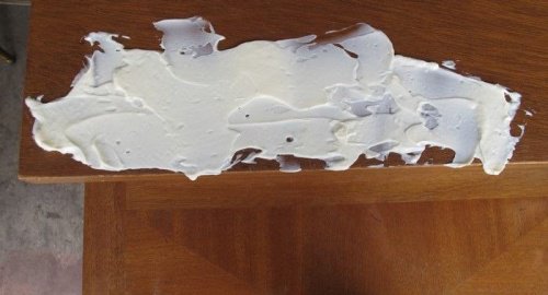 木の上にマヨネーズ