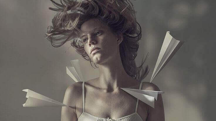 paper-airplane-woman