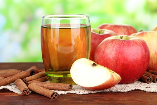 agua-de-manzana-y-canela-500x334