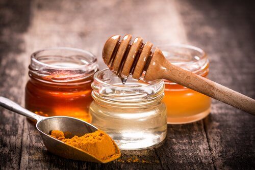 2-honey-and-turmeric