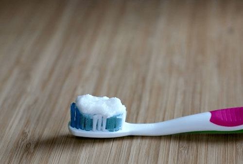 coconut-oil-to-help-oral-health