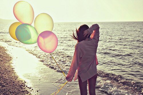 adventure-alone-balloons-beach-beautiful-favim-com-457623-500x334