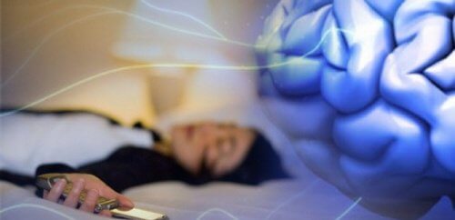 sleep-with-cell-phone