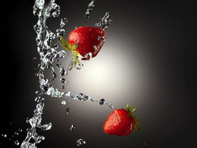 水しぶきといちご