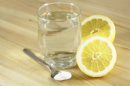 水とレモンと塩