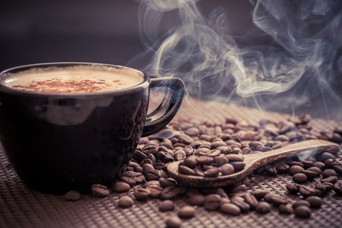 1日の最初のコーヒーは/何時に飲んだら1番効果的?