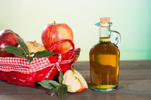 apples and vinegar