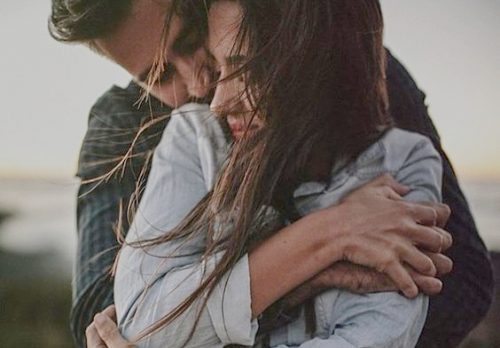 ハグがもたらす、心の健康への効果