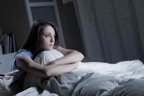 woman can't sleep