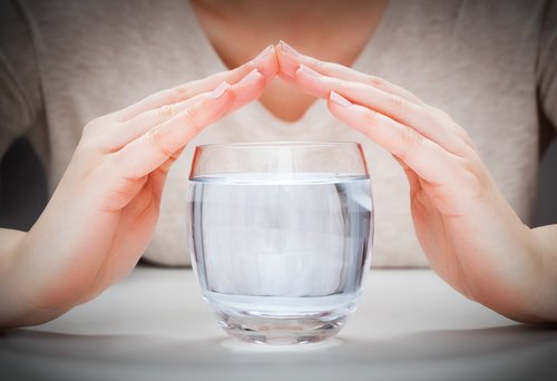 食事30分前に水を一杯飲むべき理由