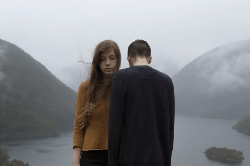 悲しいカップル