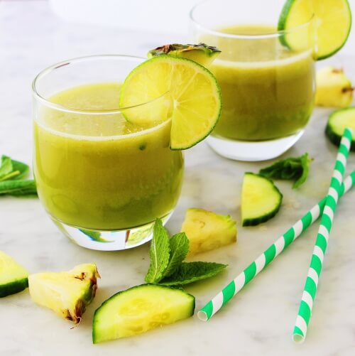 Apple-pineapple-mint-and-lemon-smoothie-to-relax-yourself