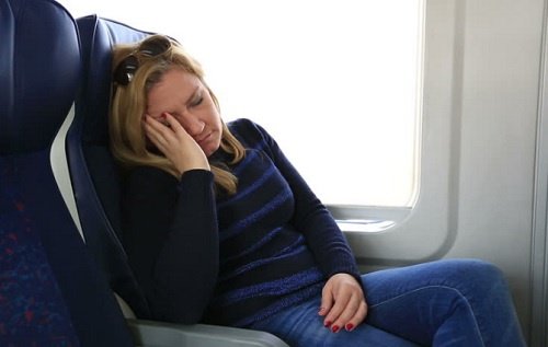 食後に眠気を引き起こす原因となる食べ物