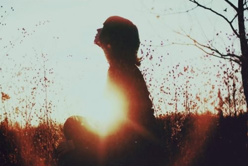 一人の時間を楽しく過ごす人達を科学が解明