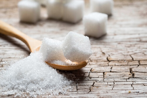 sugar on tea spoon