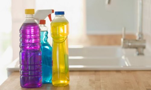 プラスチックのボトル