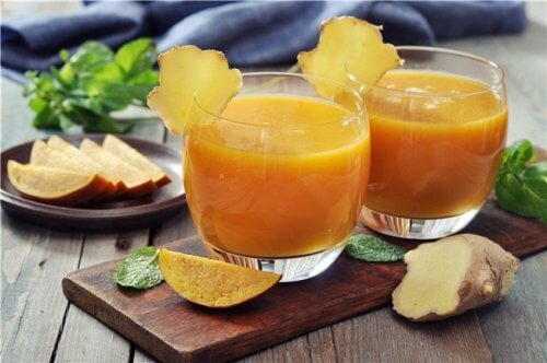 オレンジ色の飲み物