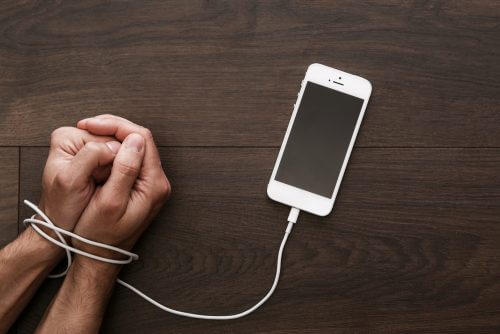 ケータイ中毒:携帯電話から離れられないあなたへ ケータイ中毒:携帯電話から離れられないあなたへ