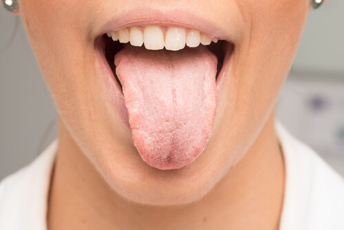 舌が白くなる原因