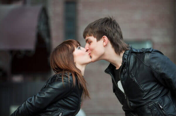 キス