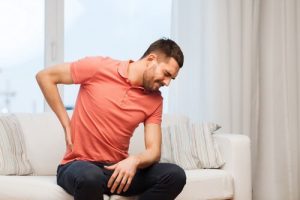 背中が痛いのはこのせいかも!背中の痛みの原因6つ