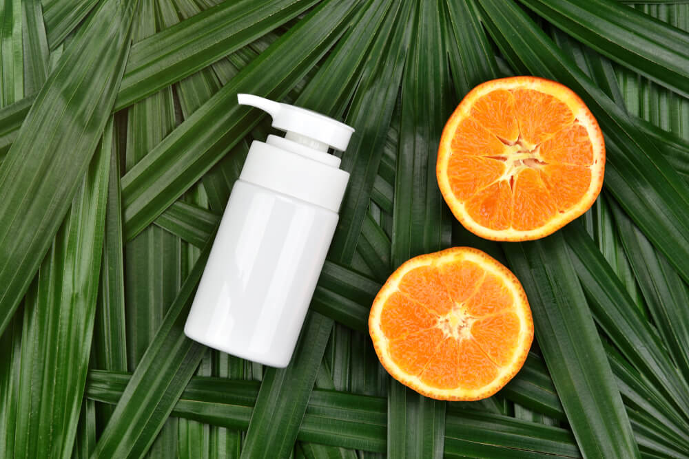 プッシュ容器とオレンジ