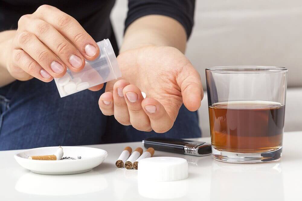 タバコ、アルコール、薬